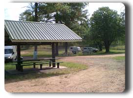 Tables and benches at Helidon rest area