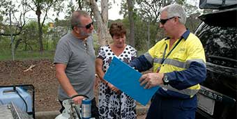 Gas inspector chats with Tasmanians Joe and Jill Poupe